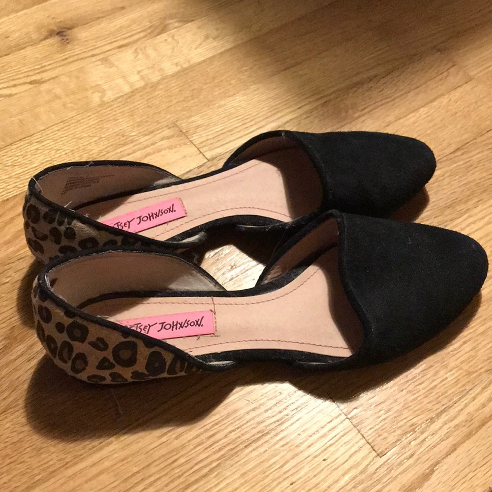 LAST CHANCE Betsey Johnson ballet flats leopard size 7